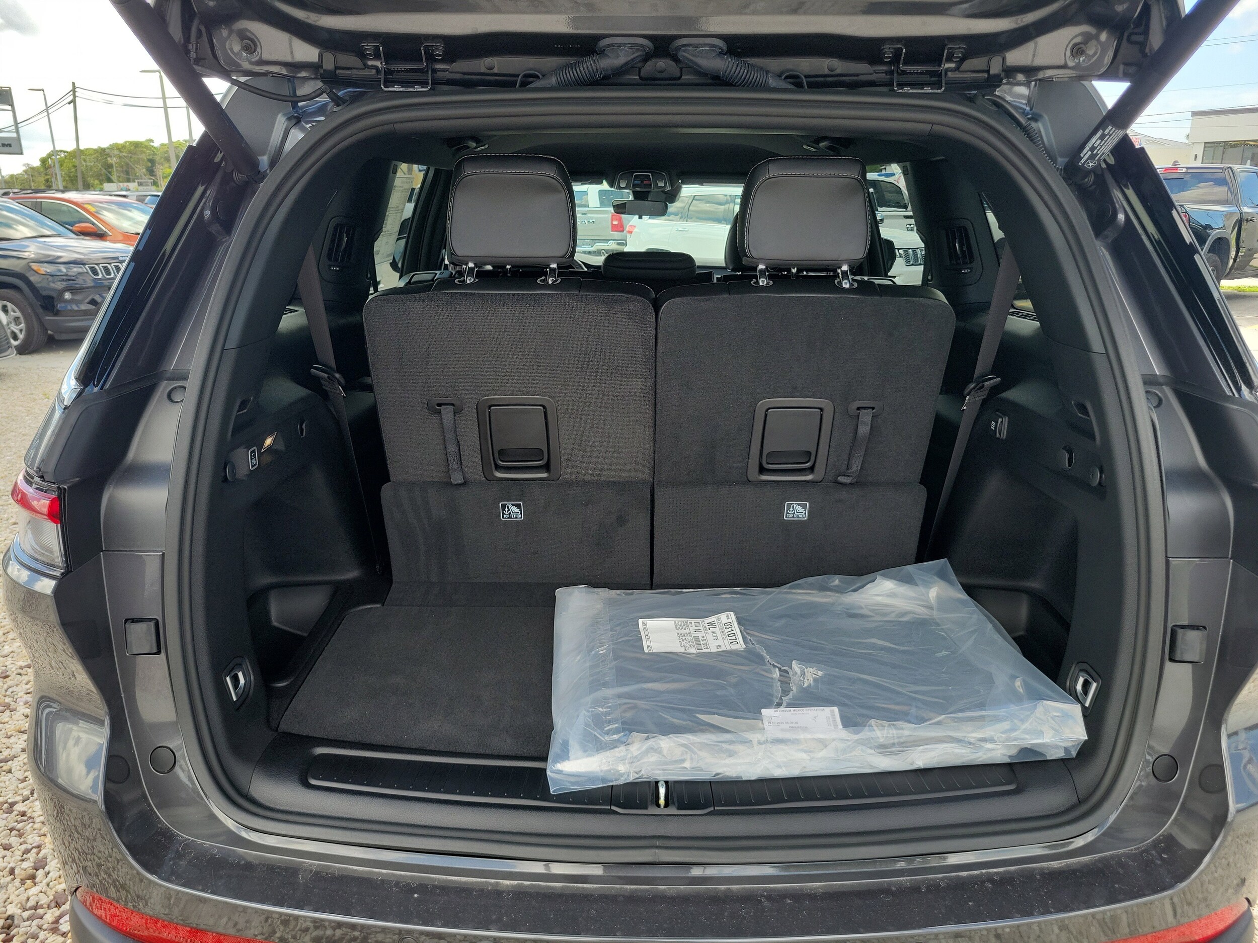 2025 Jeep Grand Cherokee Limited photo 3