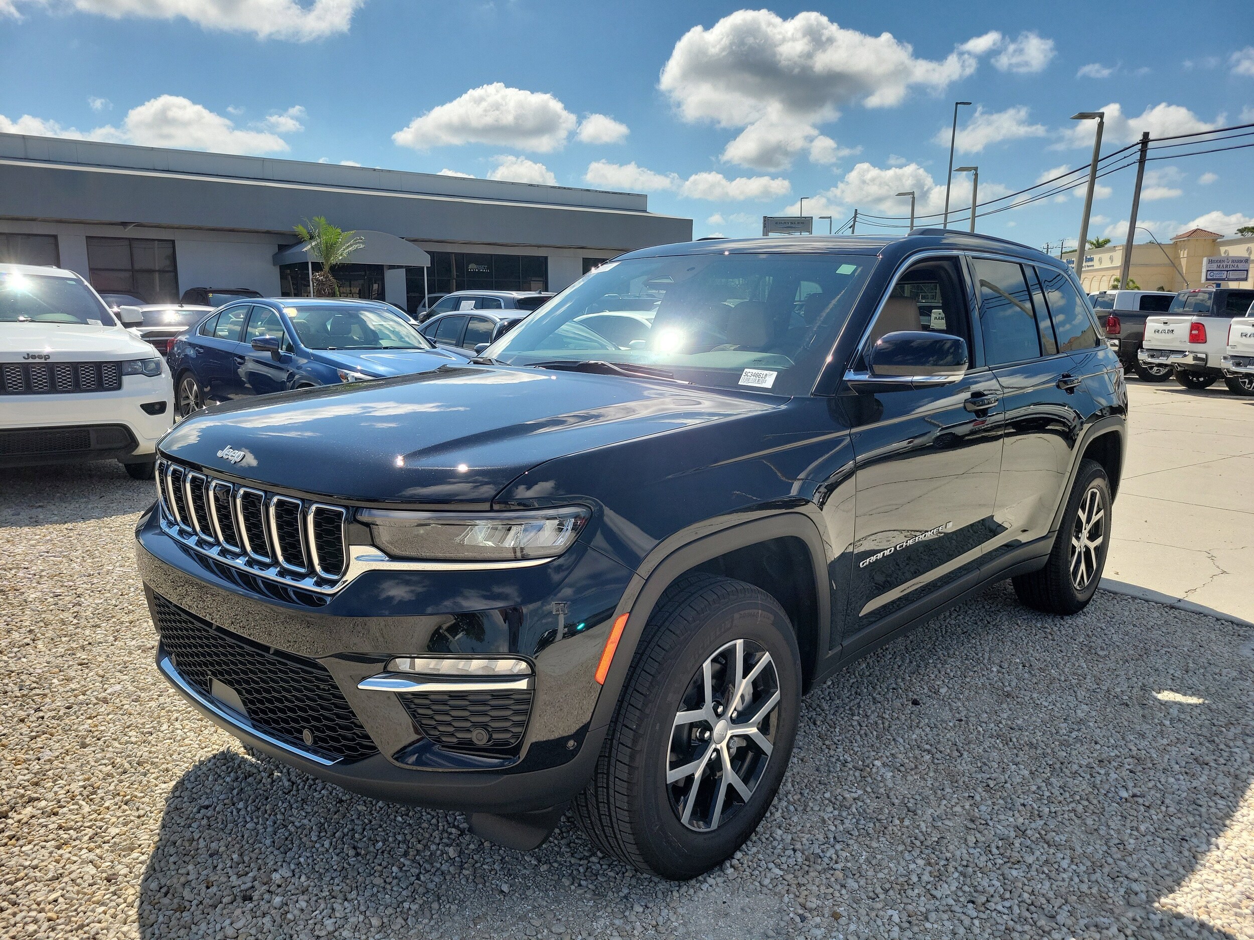 2025 Jeep Grand Cherokee Limited photo 2