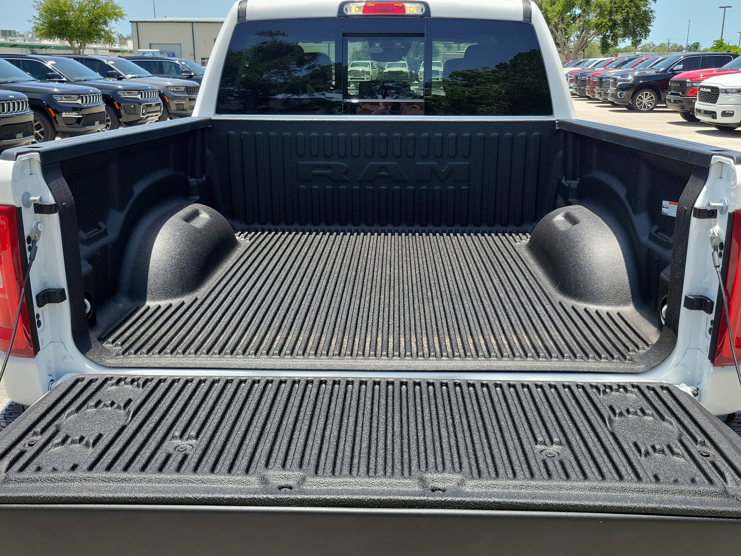 2025 Ram 1500 Laramie photo 4