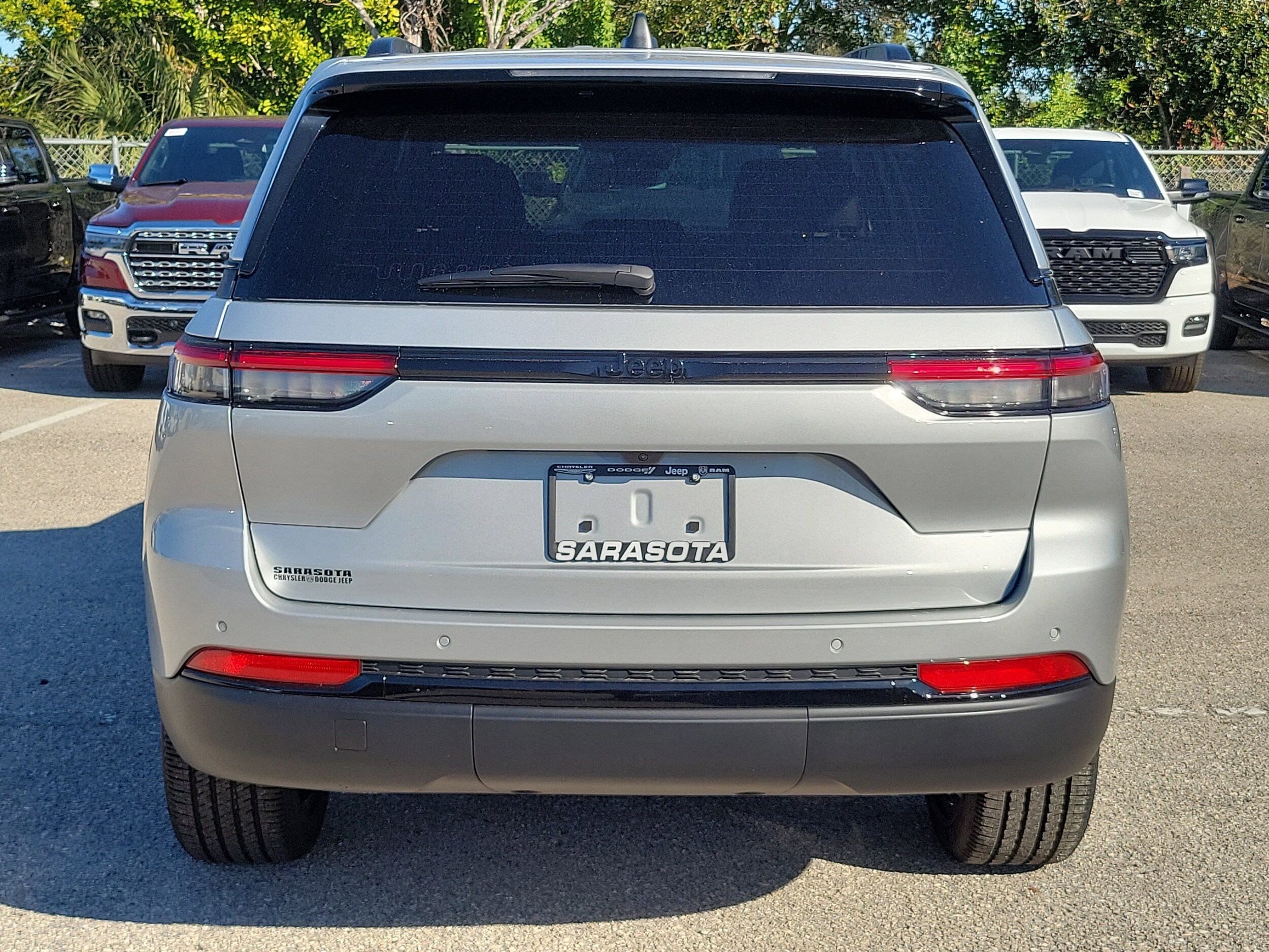 2025 Jeep Grand Cherokee Altitude photo 3