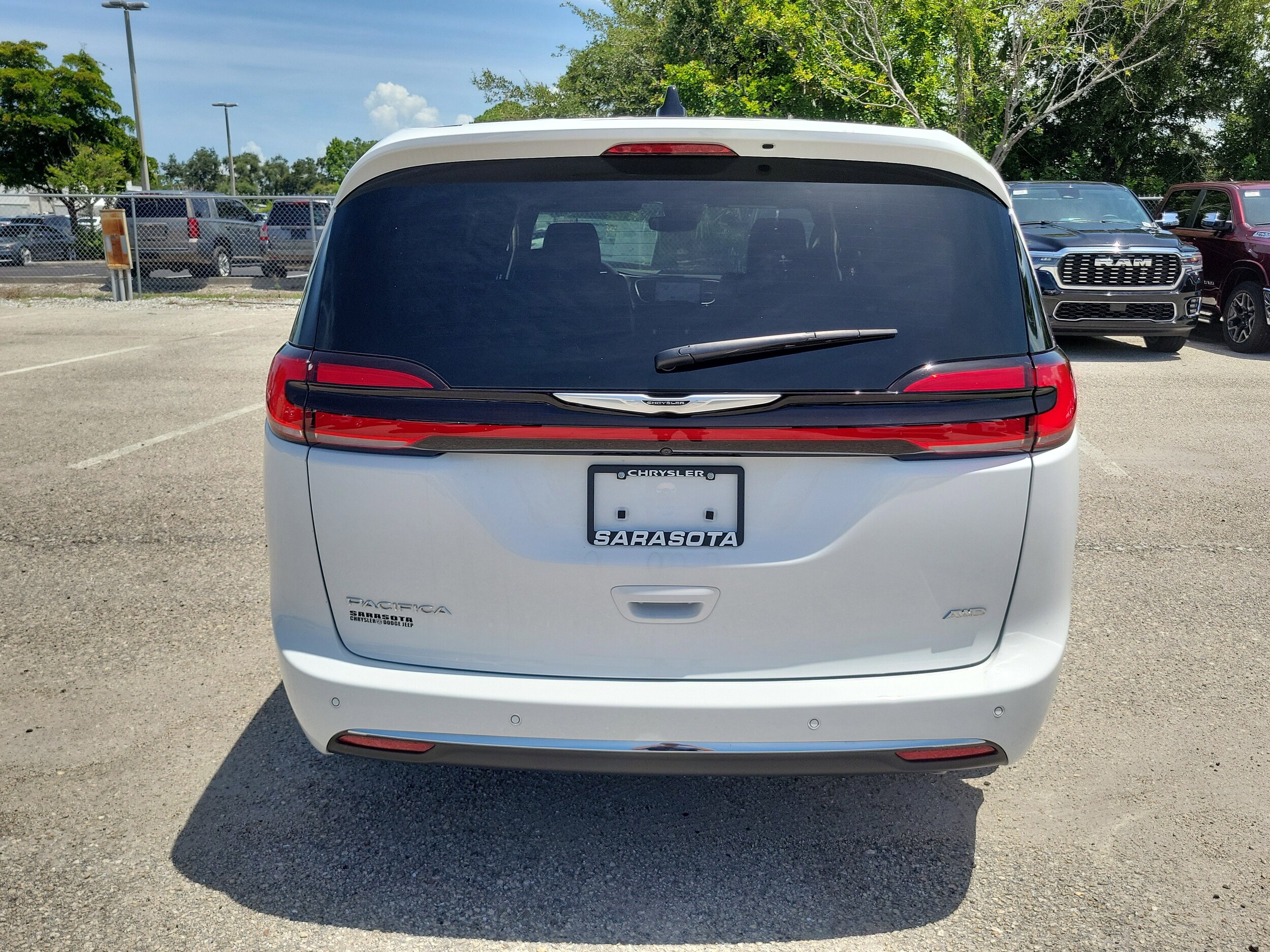 2025 Chrysler Pacifica photo 3