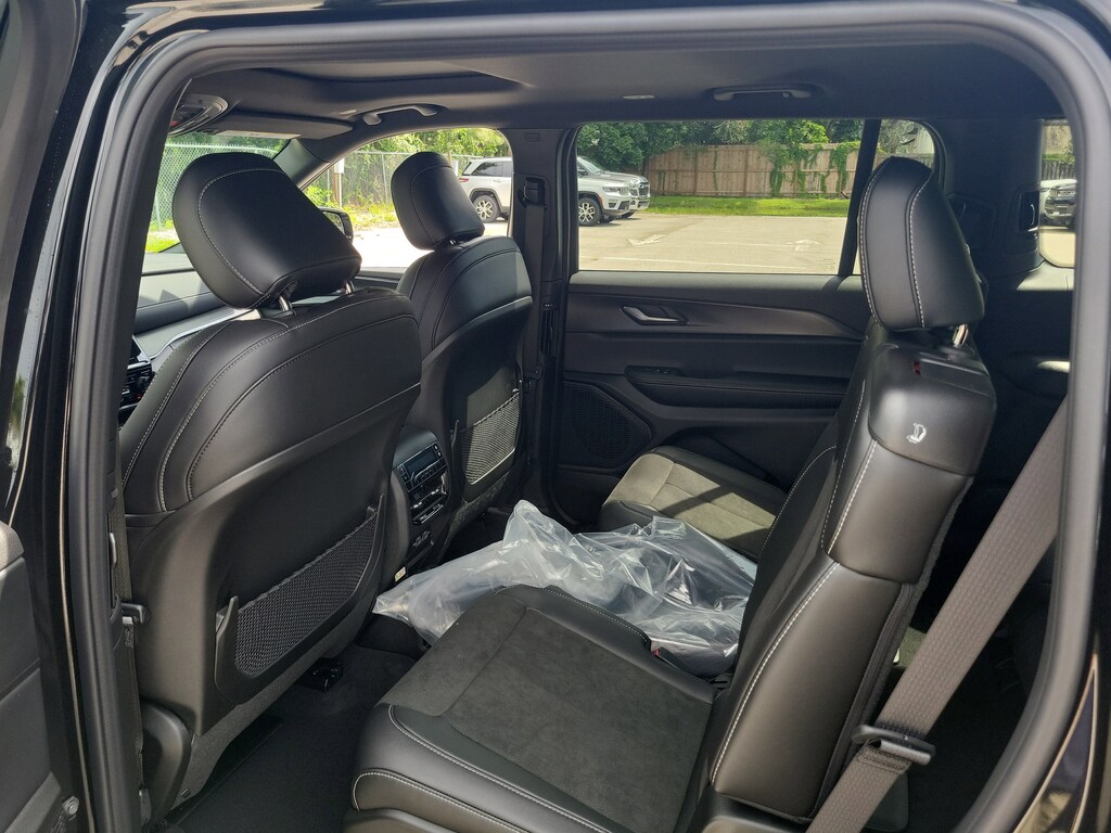 New 2025 Jeep Grand Cherokee L Altitude X Altitude X 4x2