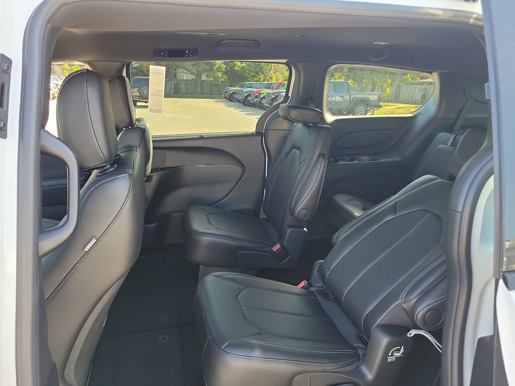 New 2026 Chrysler Pacifica Select Select FWD