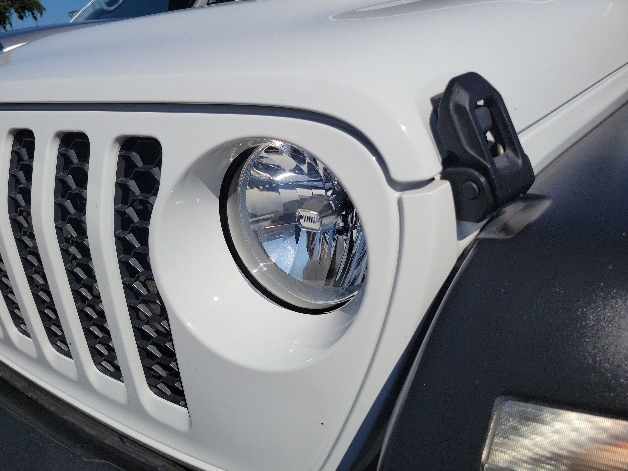 2021 Jeep Gladiator Sport photo 3