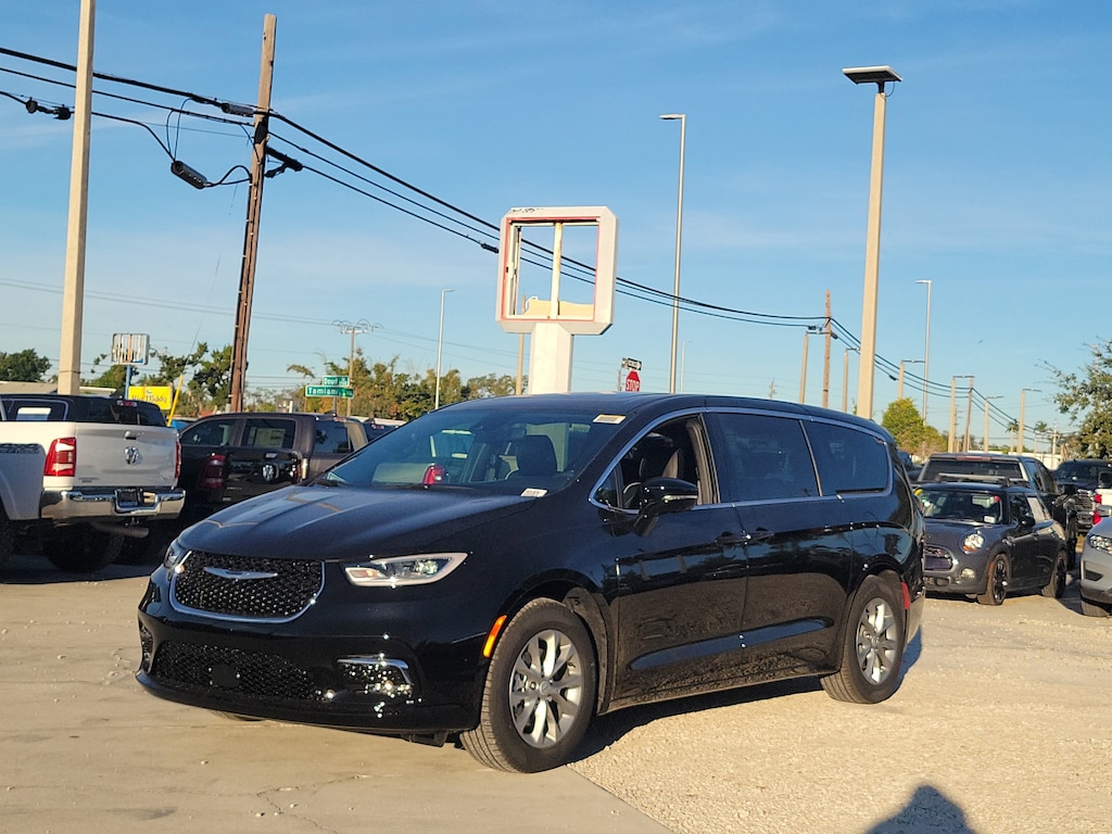 New 2026 Chrysler Pacifica Limited Limited FWD
