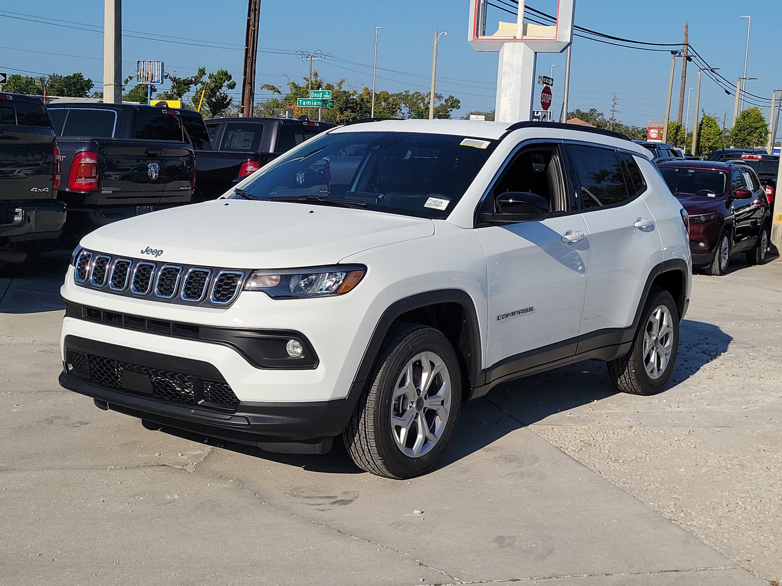 2026 Jeep Compass Latitude photo 2