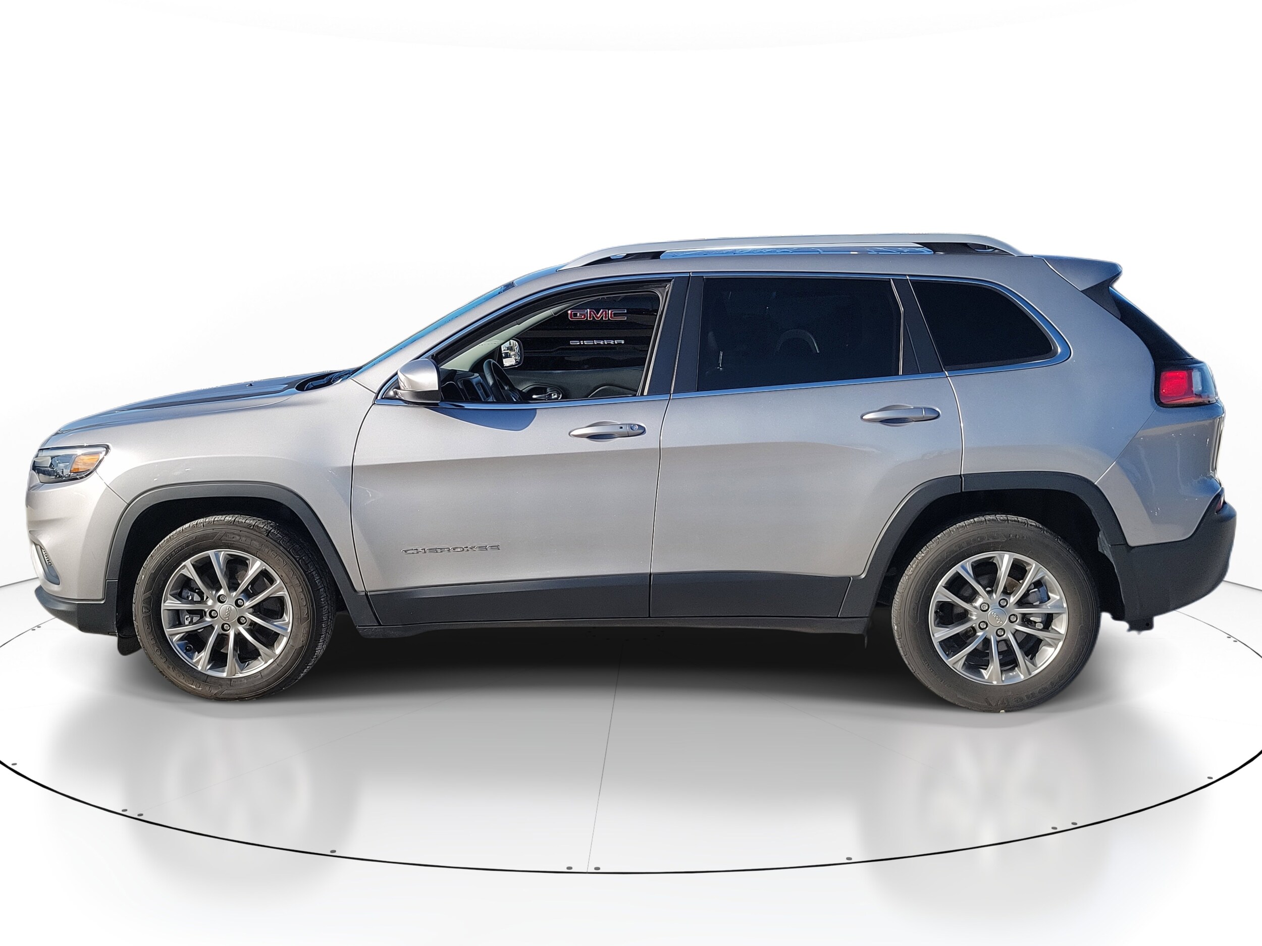 2019 Jeep Cherokee Latitude photo 2