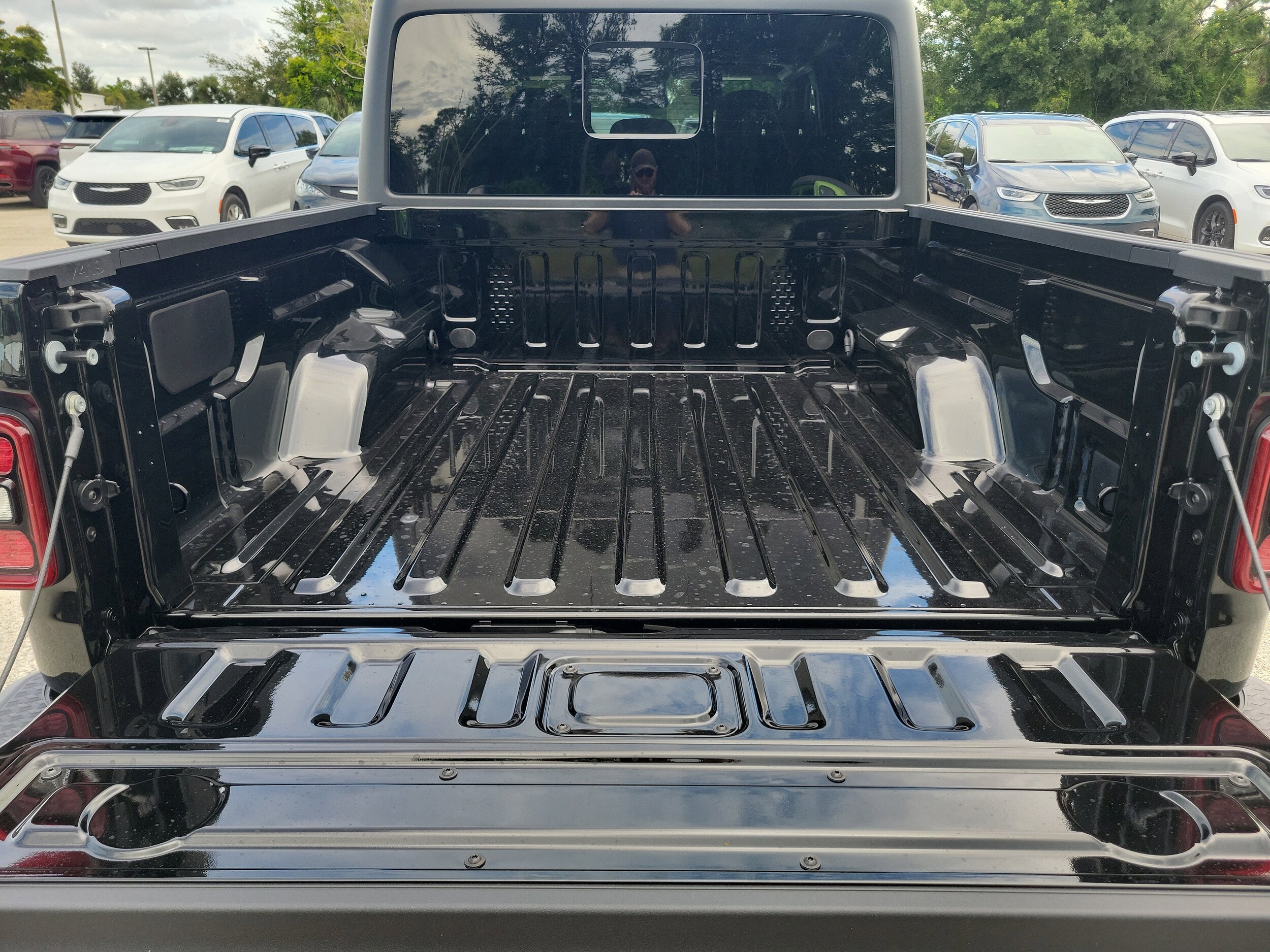 2025 Jeep Gladiator Willys photo 3