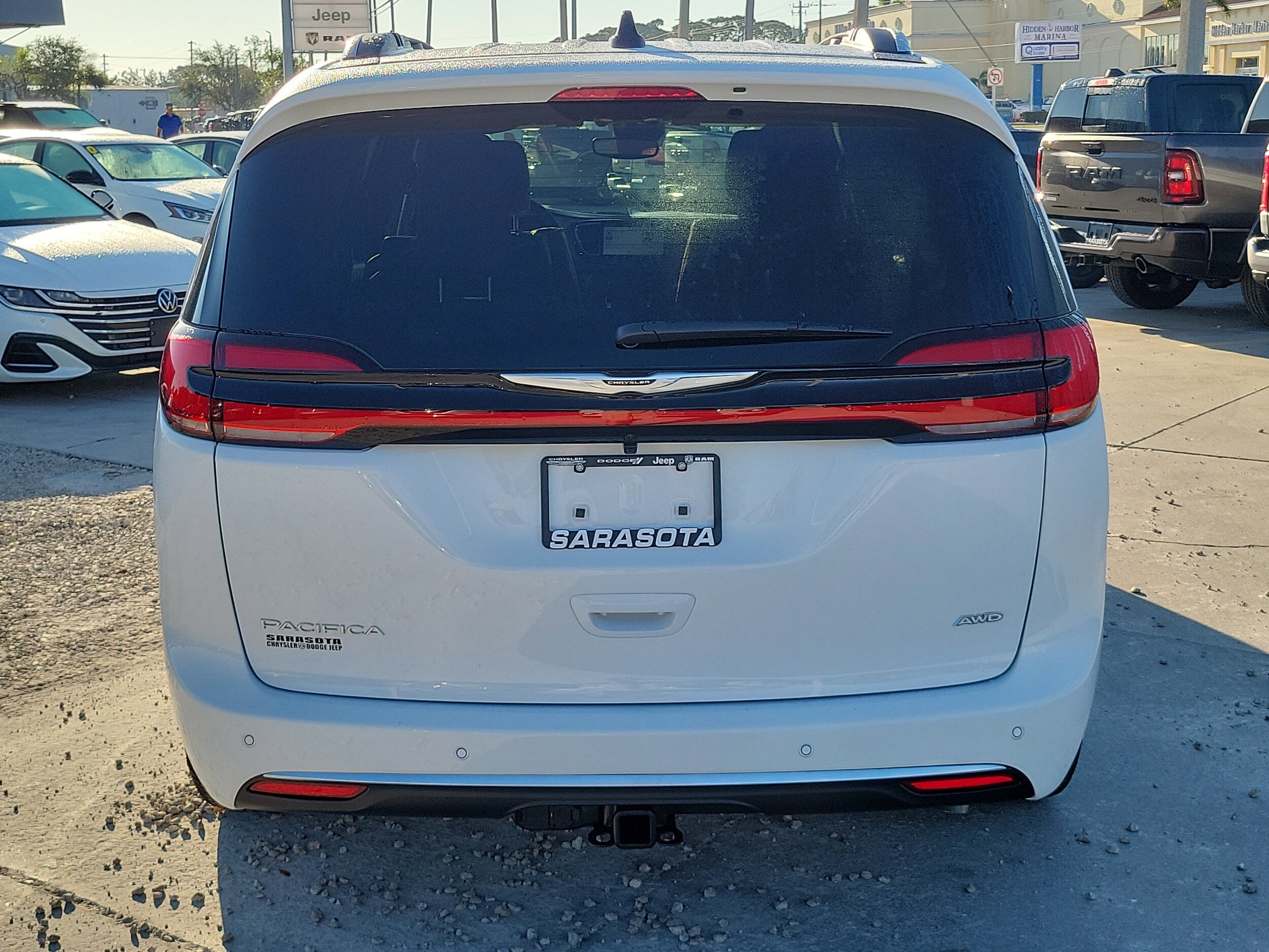 2026 Chrysler Pacifica Pinnacle photo 3