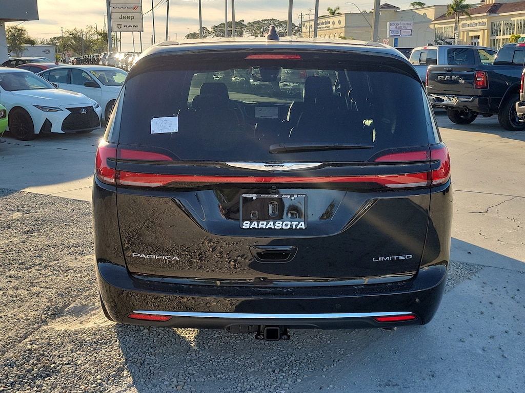 New 2026 Chrysler Pacifica Limited Limited FWD