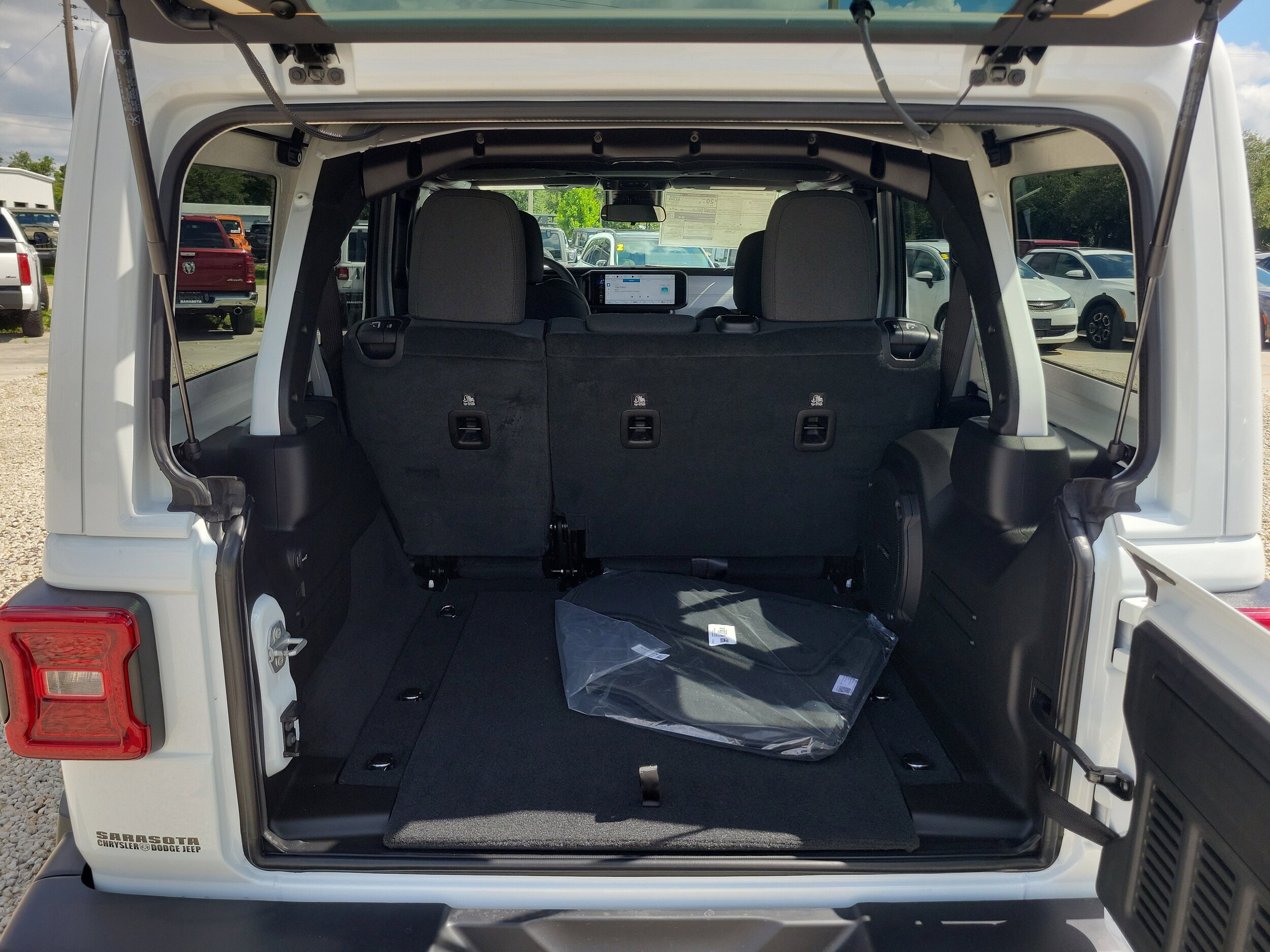 2025 Jeep Wrangler Sport S photo 3