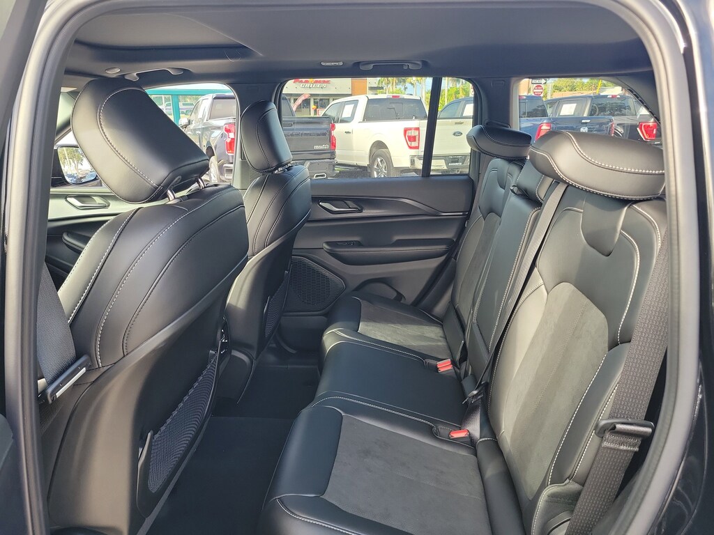 New 2025 Jeep Grand Cherokee Altitude X Altitude X 4x2