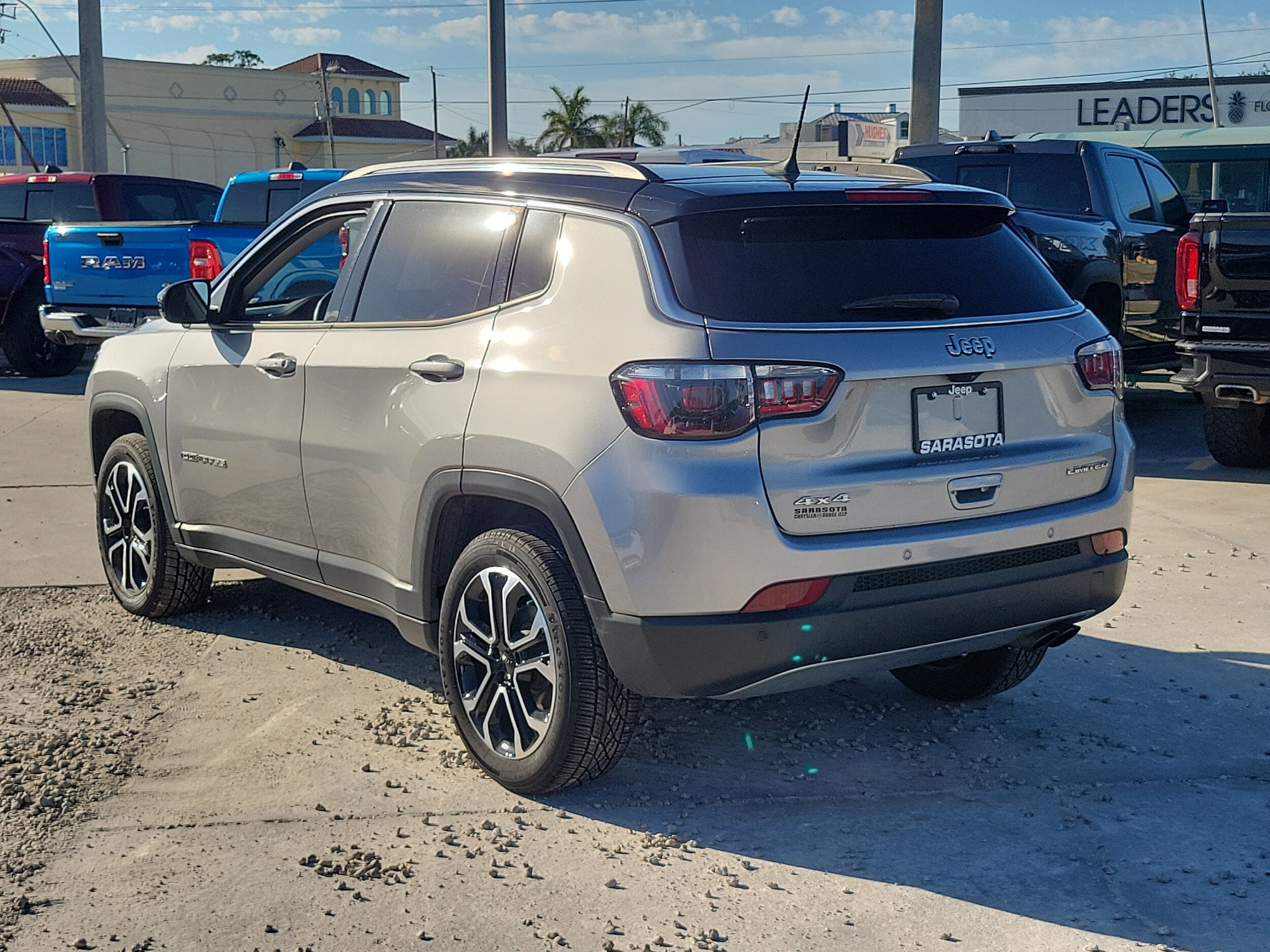 2022 Jeep Compass Limited photo 2