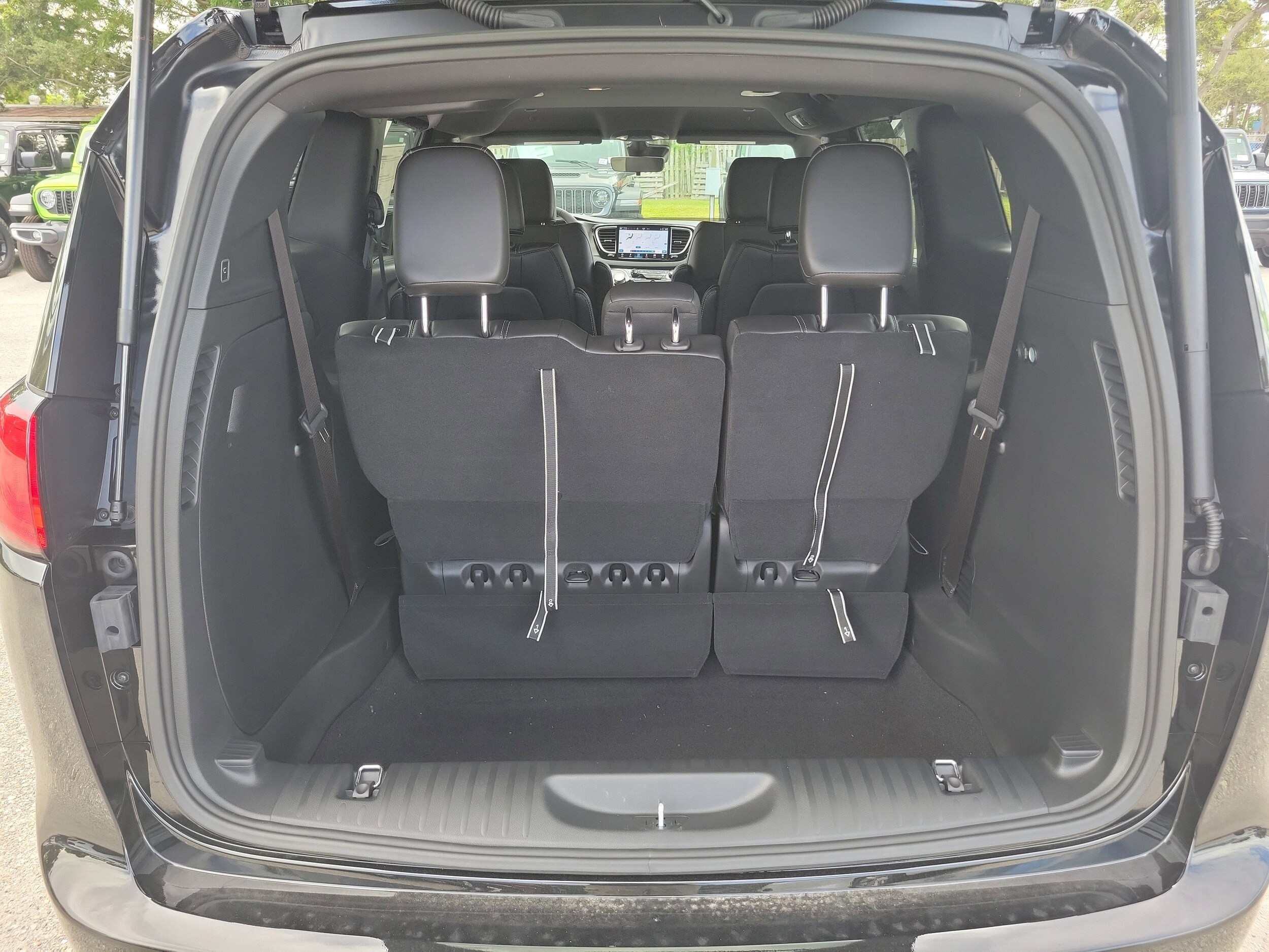 2026 Chrysler Voyager LX photo 3