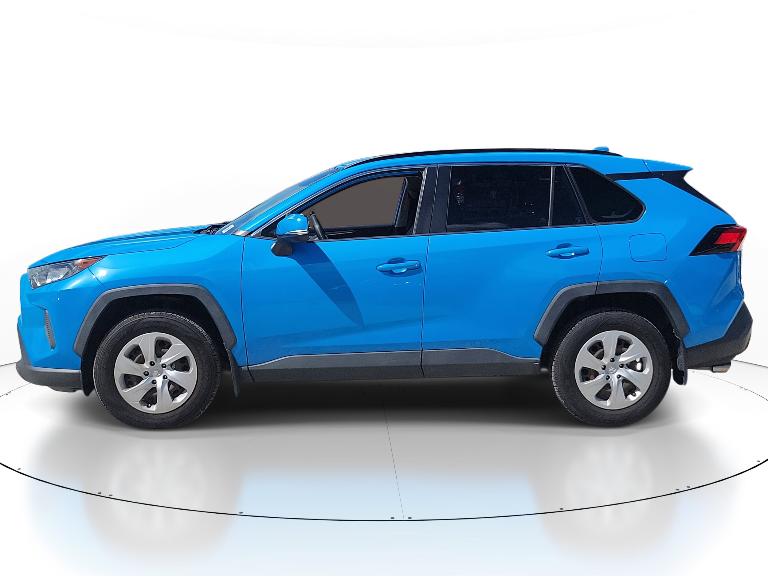2019 Toyota RAV4 LE photo 2