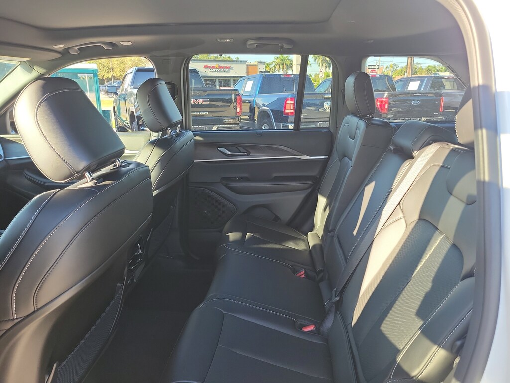 New 2025 Jeep Grand Cherokee Limited Limited 4x2