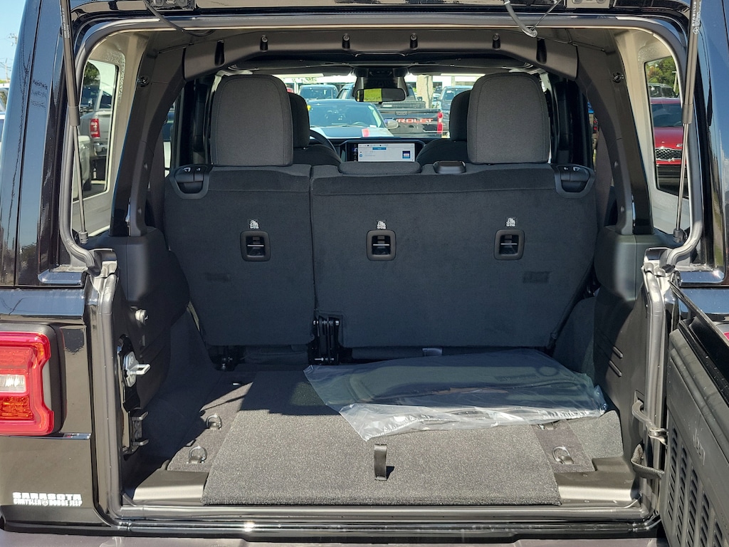 New 2026 Jeep Wrangler Sahara Sahara 4x4