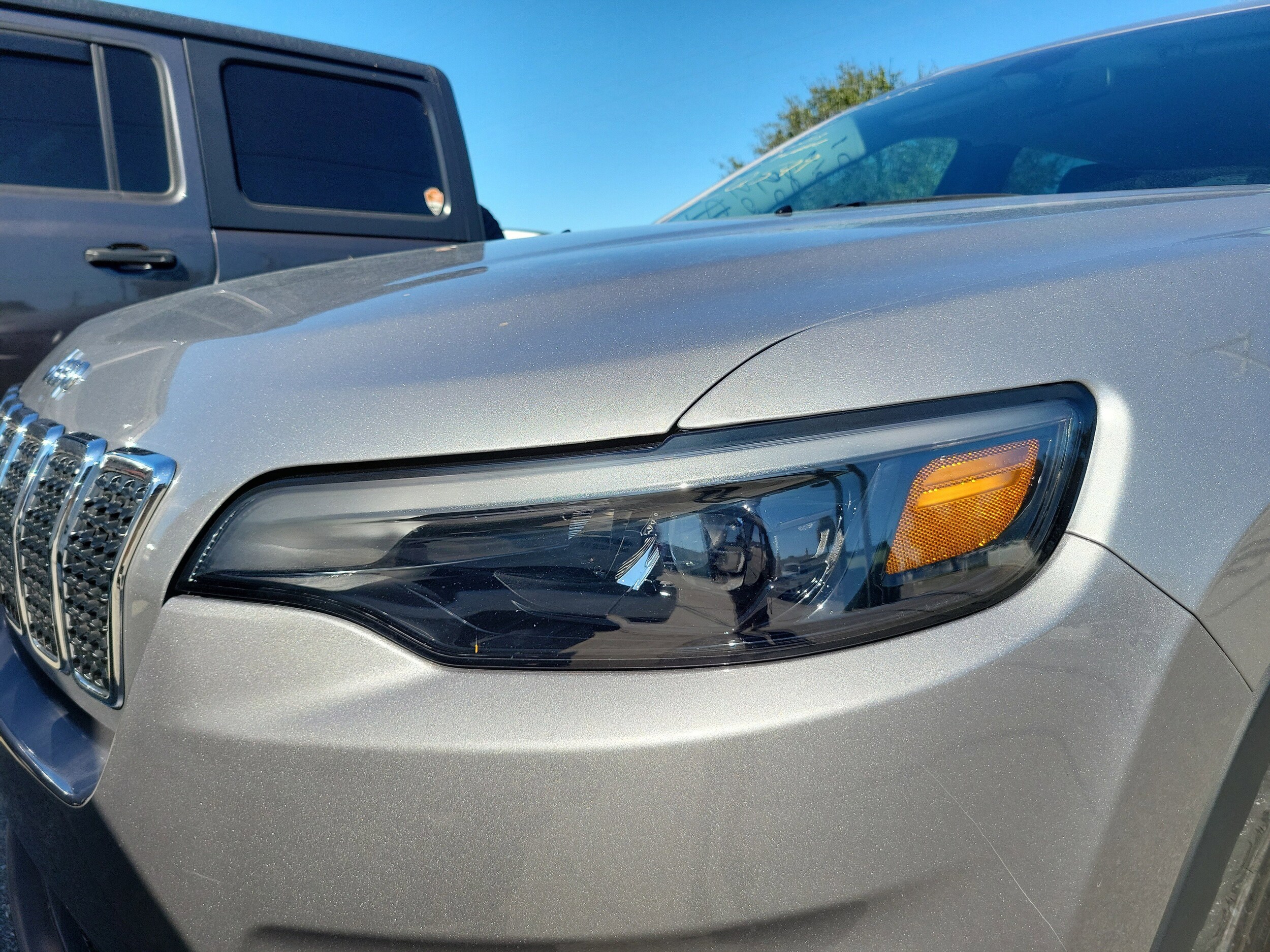 2019 Jeep Cherokee Latitude photo 2