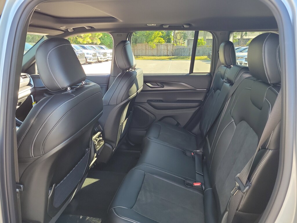 New 2025 Jeep Grand Cherokee Altitude X Altitude X 4x2