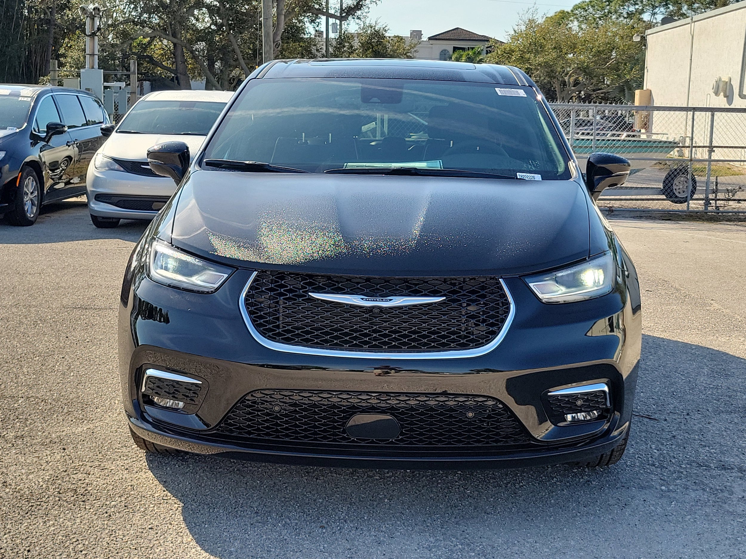 2026 Chrysler Pacifica Limited's photo