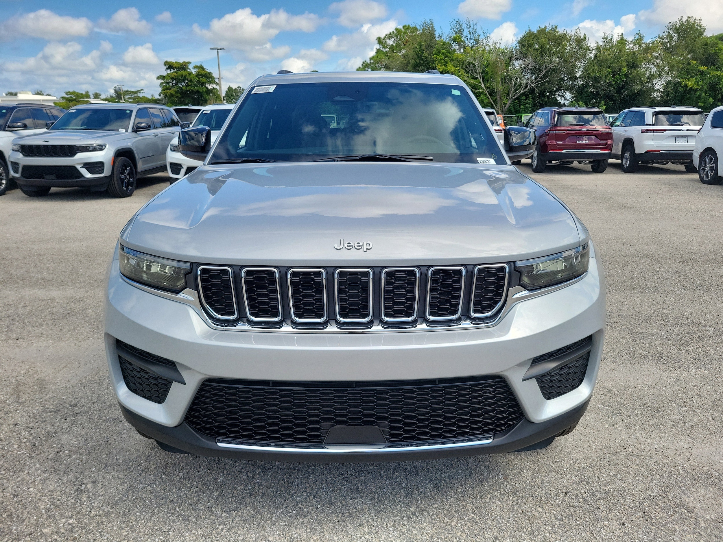 2025 Jeep Grand Cherokee Laredo