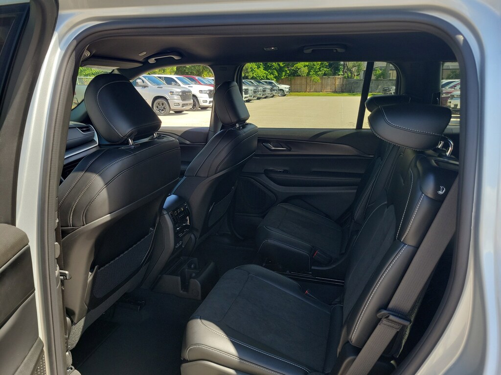 New 2025 Jeep Grand Cherokee L Altitude Altitude 4x4