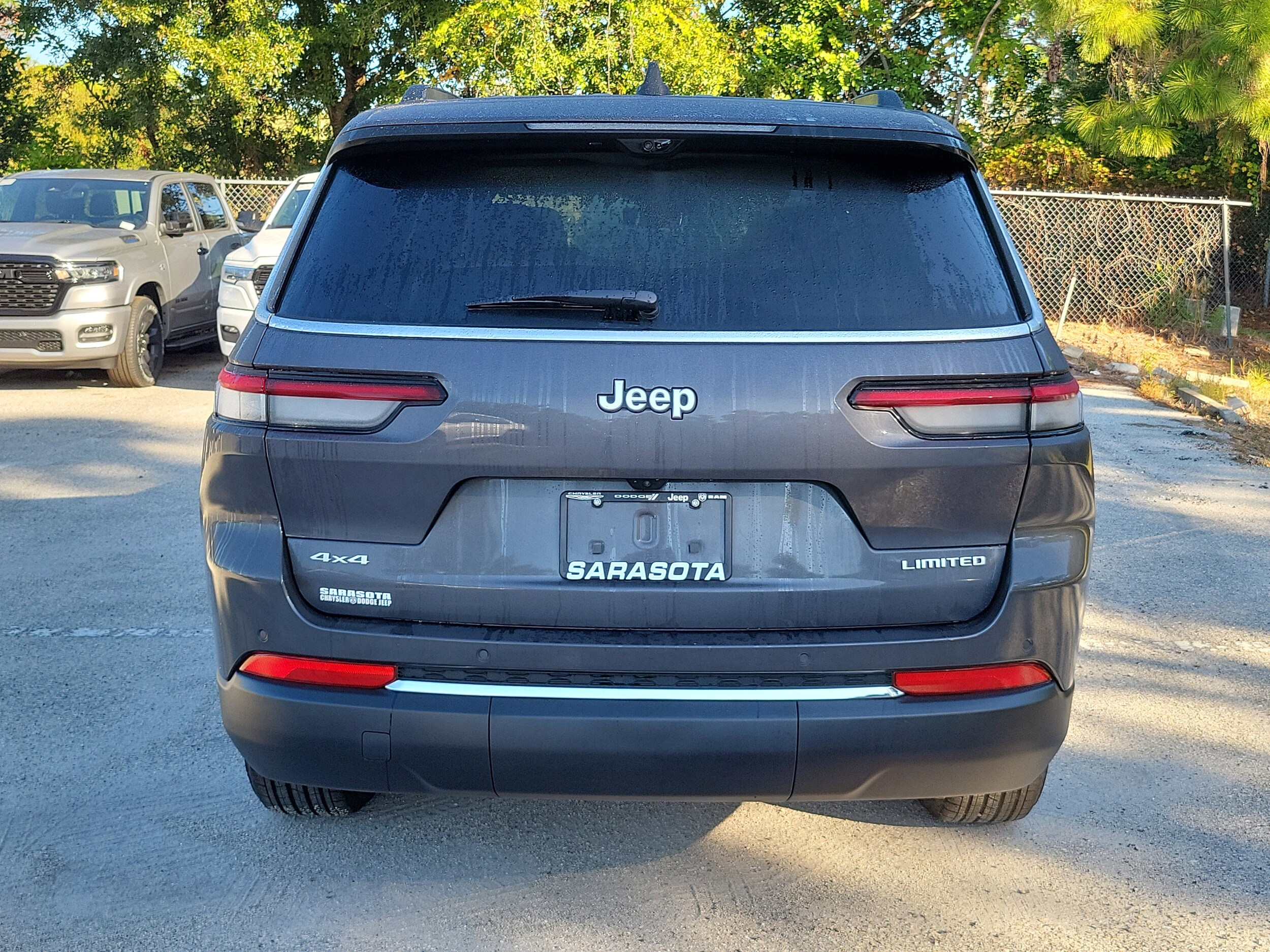 2025 Jeep Grand Cherokee Limited photo 2