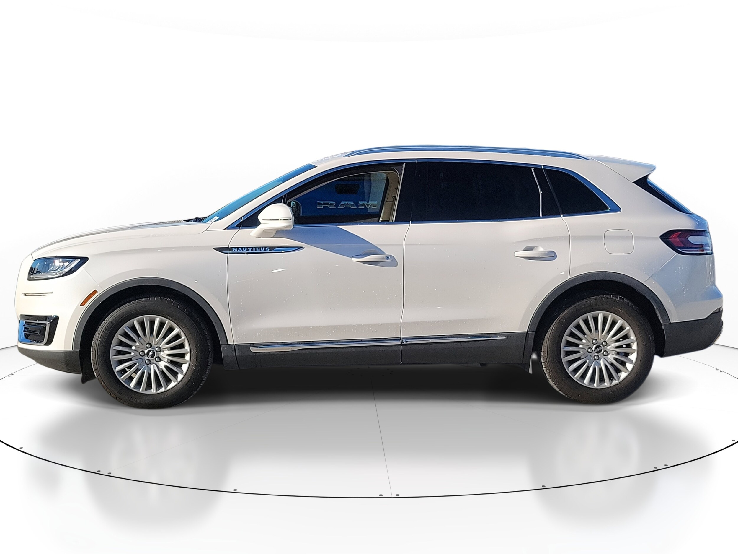 2019 Lincoln Nautilus Standard photo 2