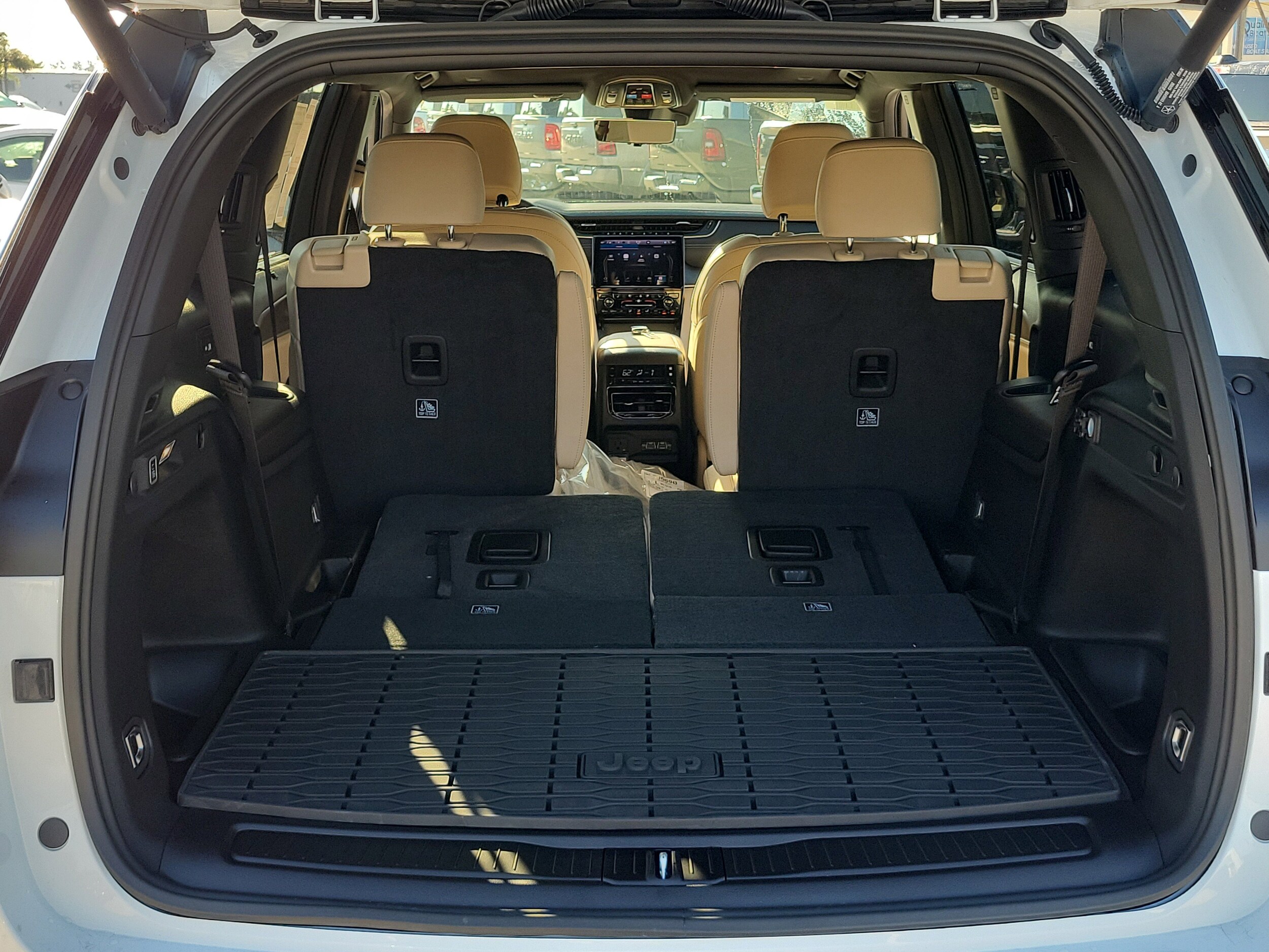 2025 Jeep Grand Cherokee Limited photo 2