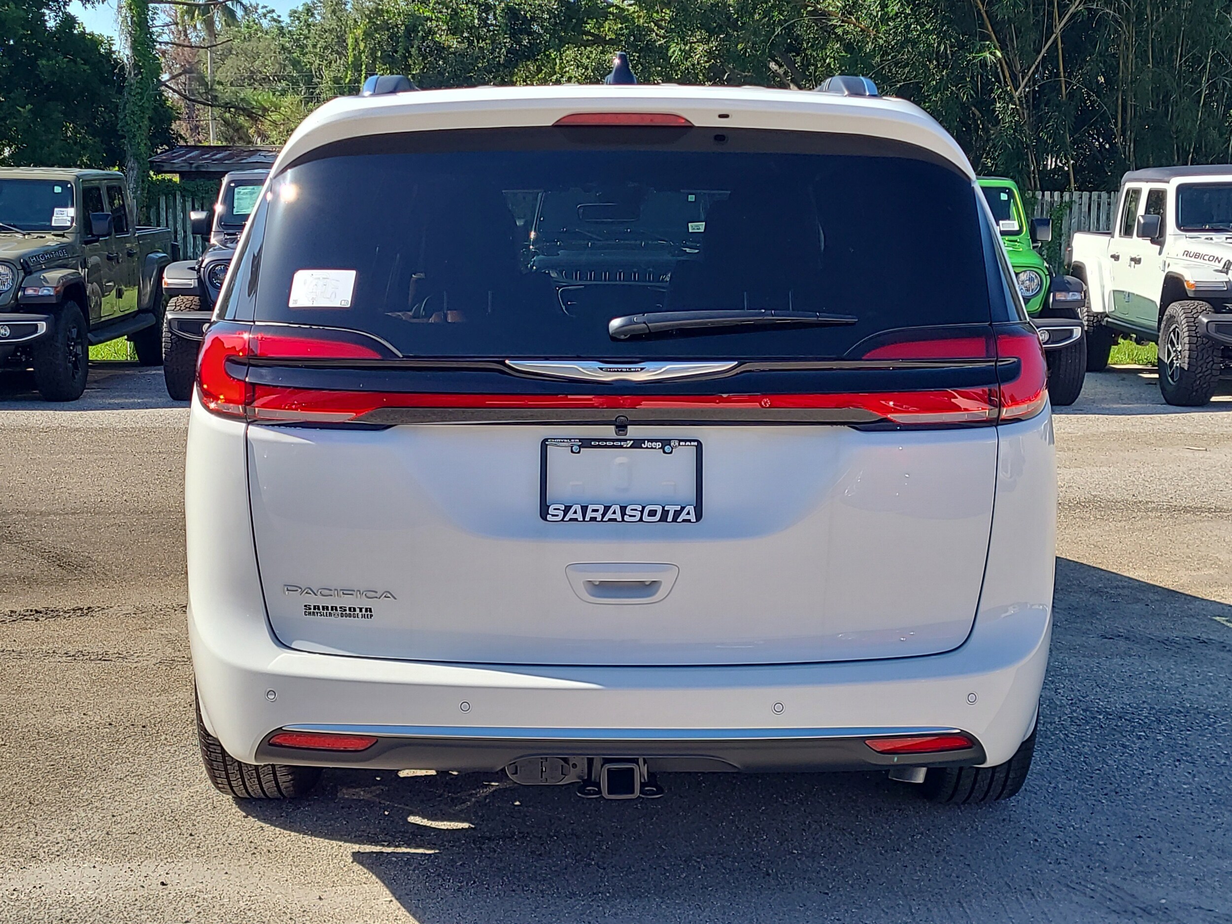 2026 Chrysler Pacifica Pinnacle photo 3