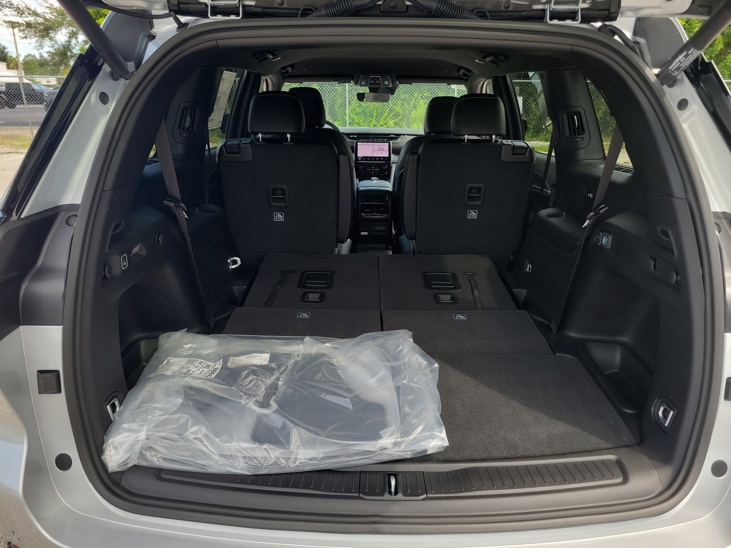 2025 Jeep Grand Cherokee Limited photo 4