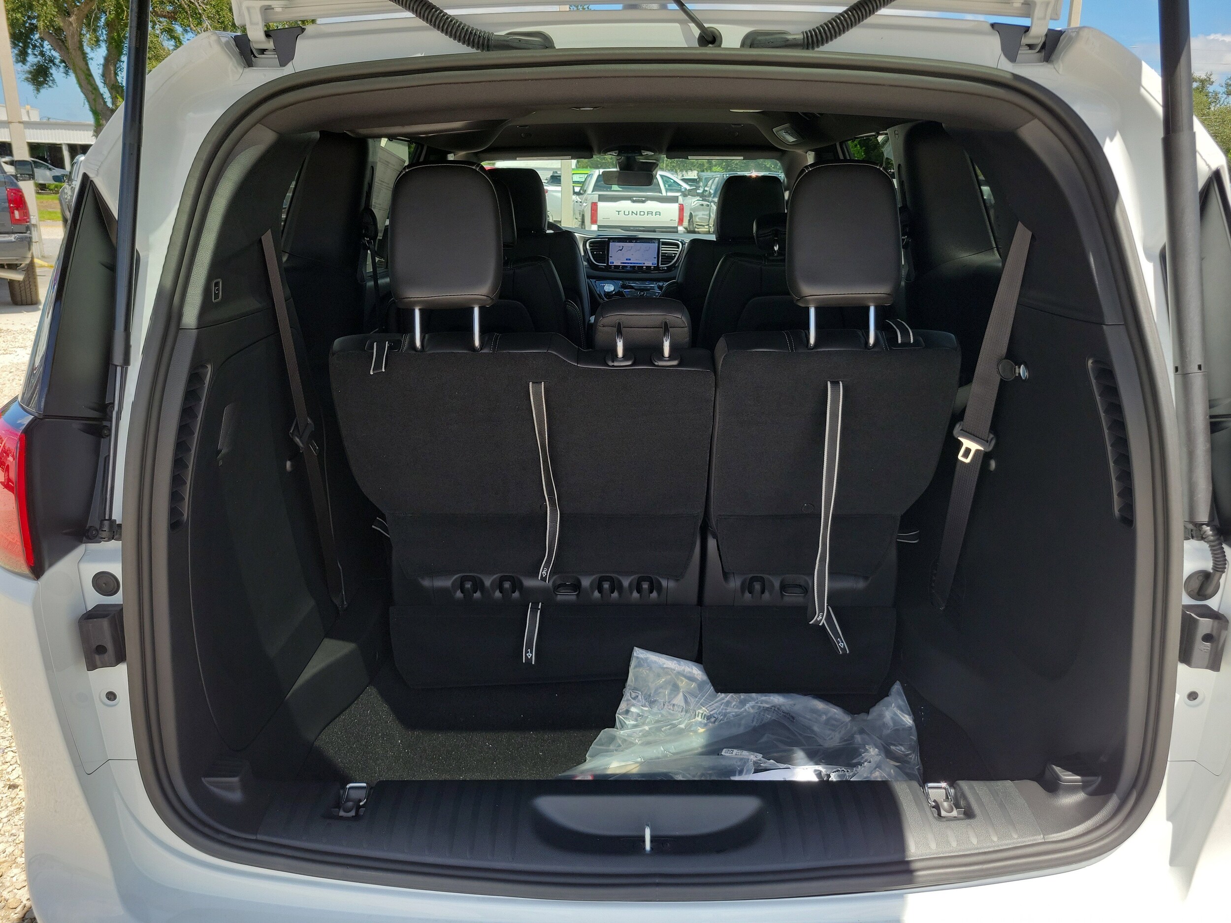 2026 Chrysler Voyager LX photo 4
