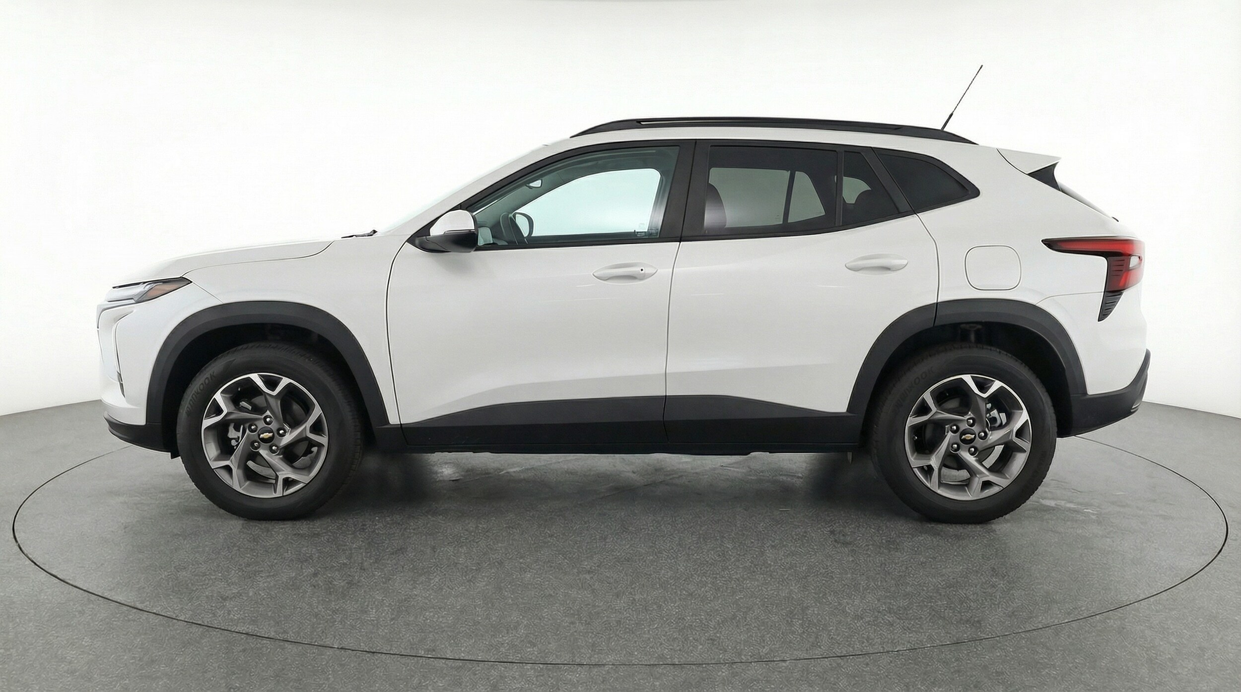 Thumbnail: 2025 Chevrolet Trax - 4