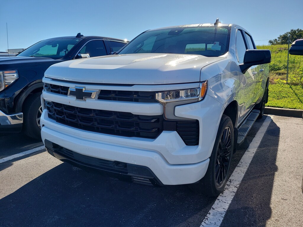 2023 Chevrolet Silverado 1500 RST photo 3
