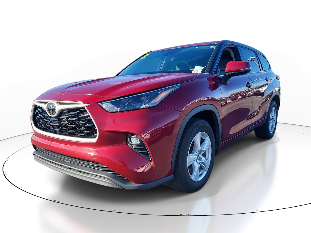 Used 2022 Toyota Highlander LE SUV