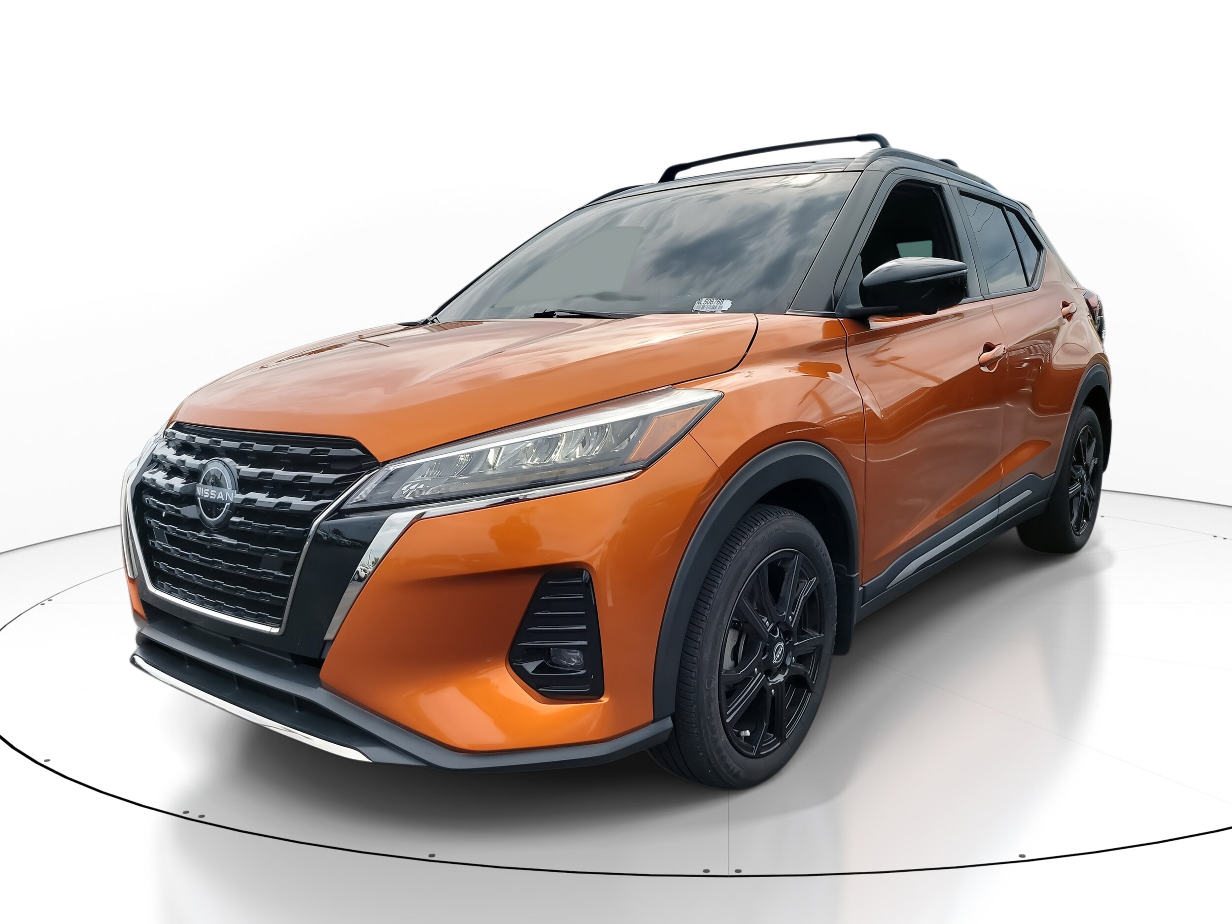 2022 Nissan Kicks SR photo 3
