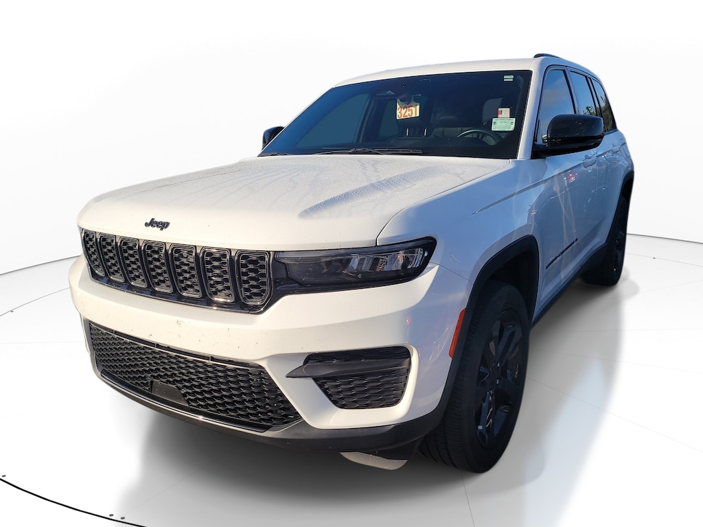 Used 2022 Jeep Grand Cherokee Laredo SUV