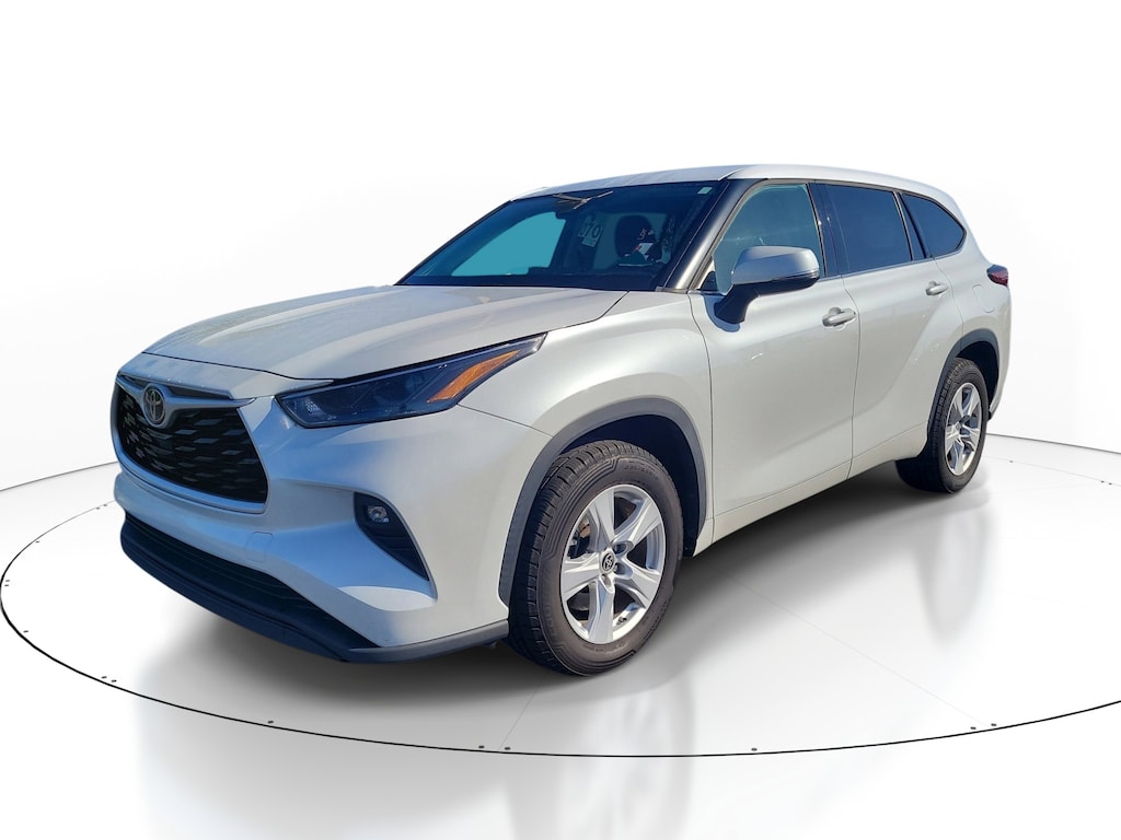 Used 2022 Toyota Highlander LE SUV