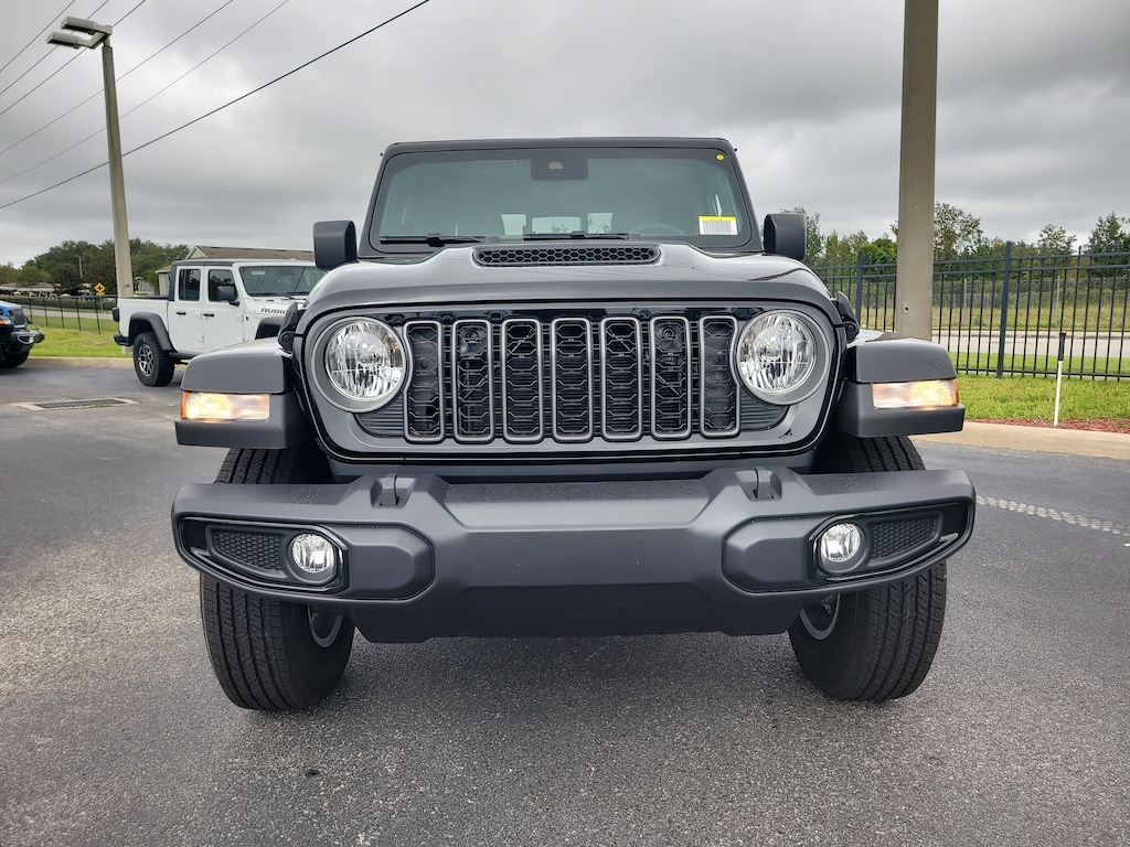 New 2025 Jeep Gladiator SPORT S 4X4 Pickup