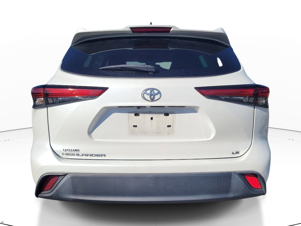 Used 2022 Toyota Highlander LE SUV