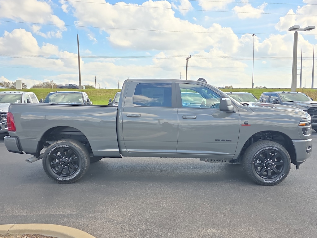 New 2026 Ram 3500 LARAMIE CREW CAB 4X4 6'4 BOX Pickup