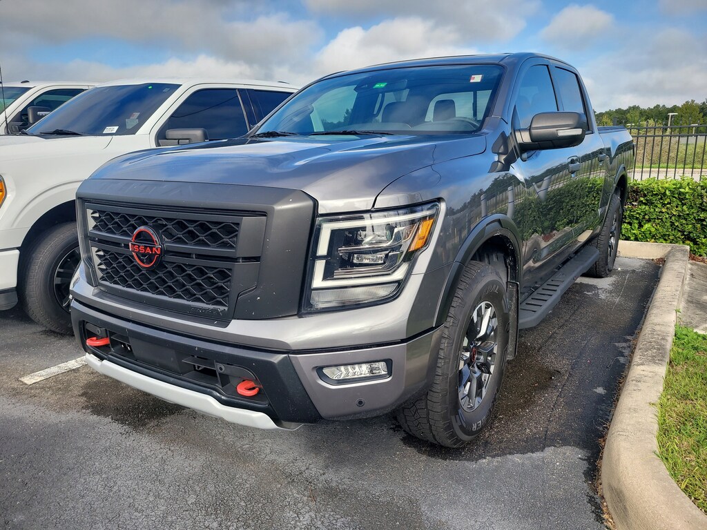 2023 Nissan Titan PRO-4X photo 2