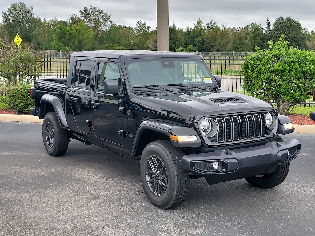 New 2025 Jeep Gladiator SPORT S 4X4 Pickup