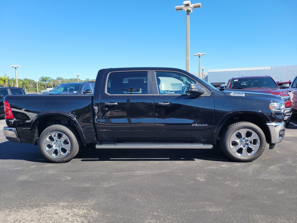 New 2026 Ram 1500 BIG HORN CREW CAB 4X4 5'7 BOX Pickup