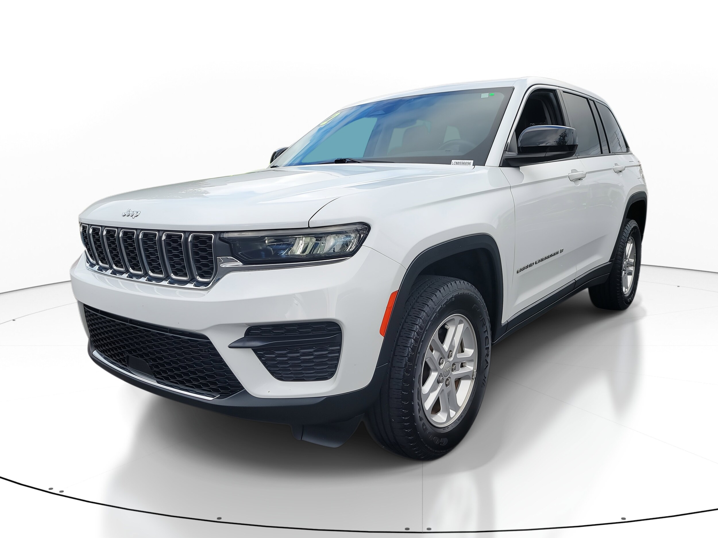 2022 Jeep Grand Cherokee Laredo photo 3