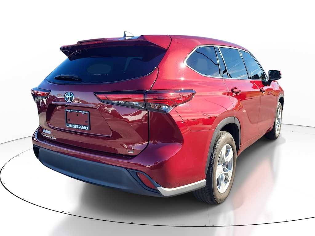 Used 2022 Toyota Highlander LE SUV