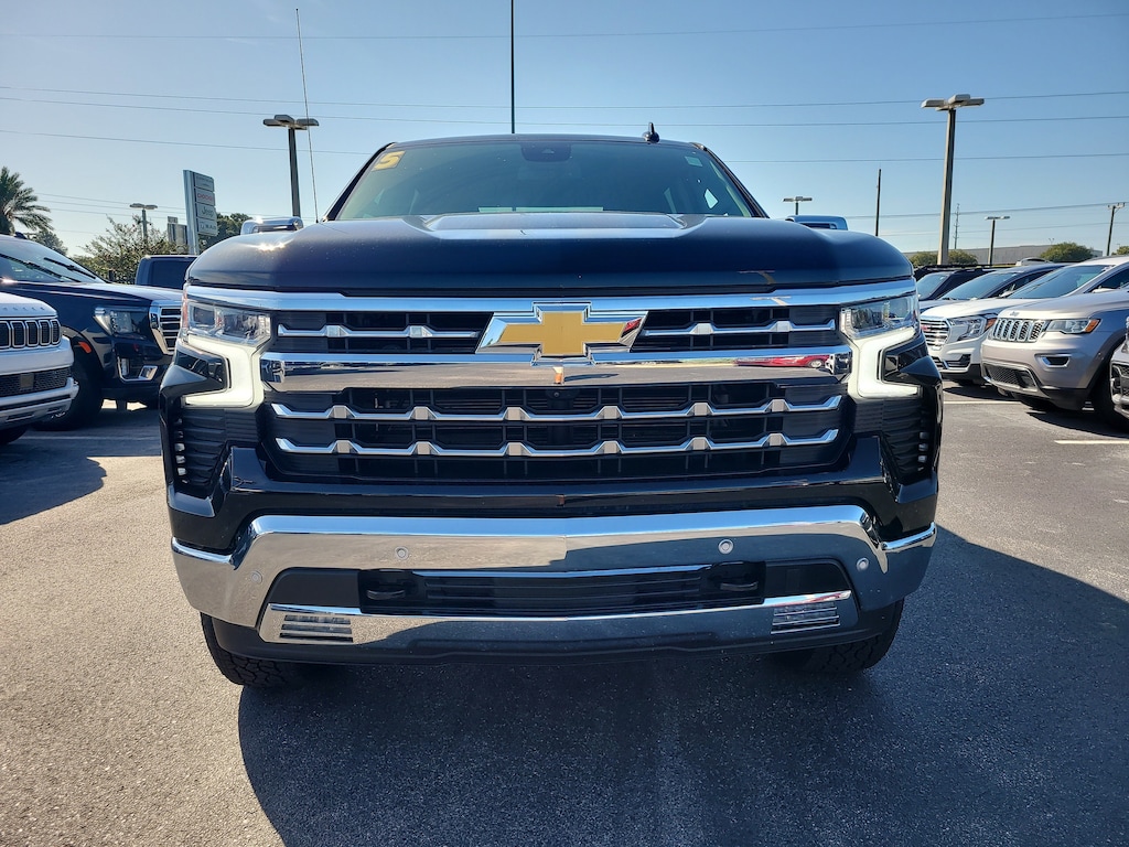 2025 Chevrolet Silverado 1500 LTZ photo 2