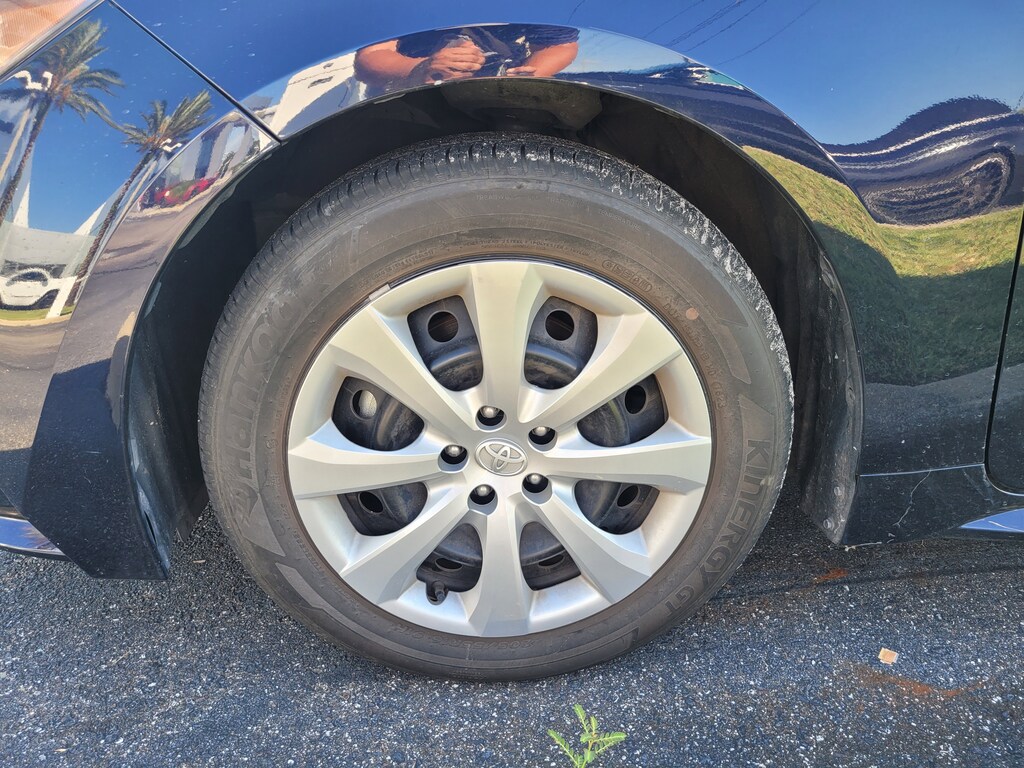 2023 Toyota Corolla LE photo 9