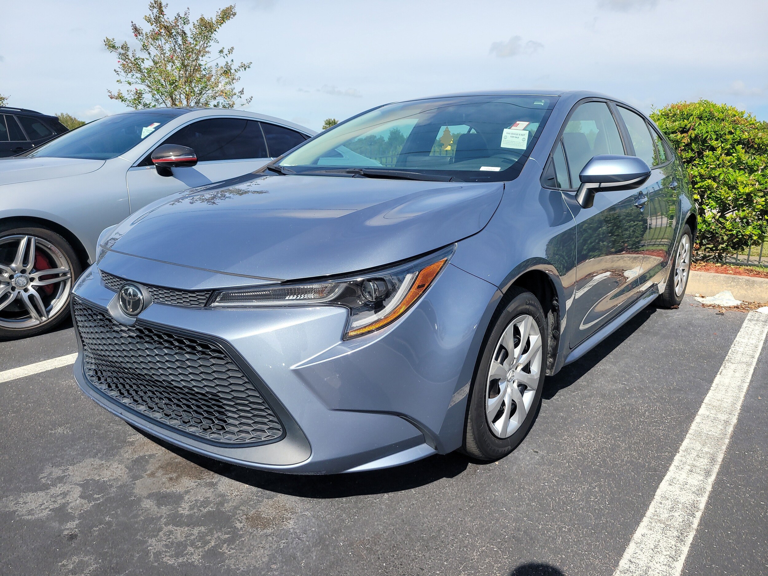 2022 Toyota Corolla LE photo 3