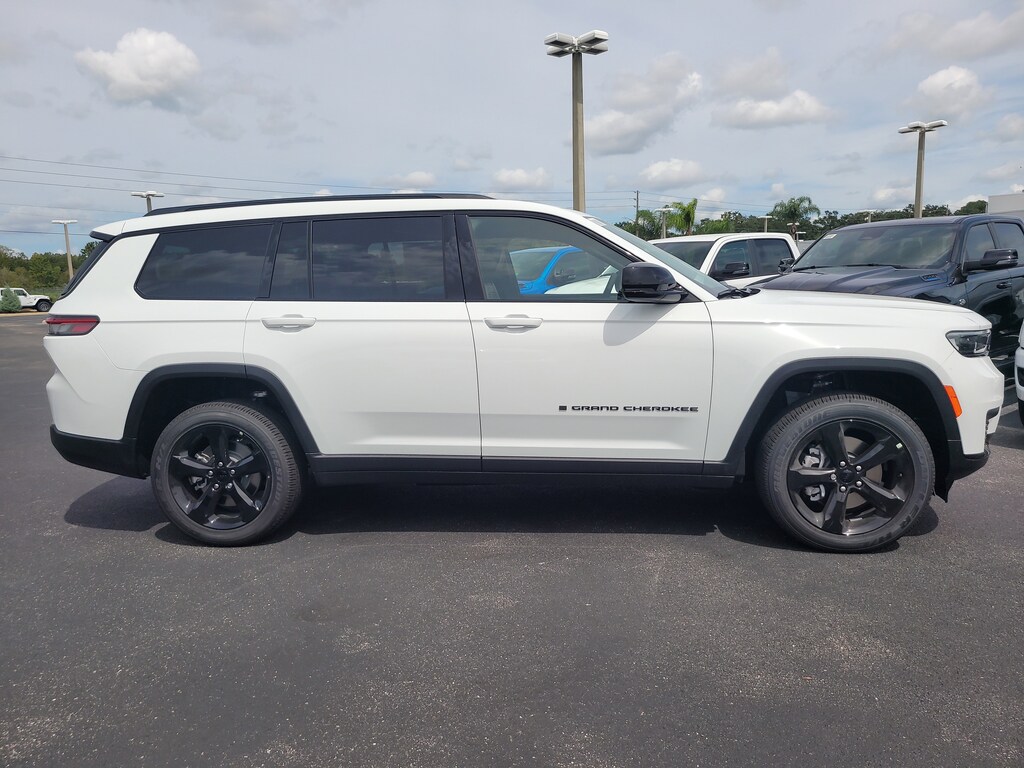 New 2025 Jeep Grand Cherokee L ALTITUDE X 4X4 Sport Utility